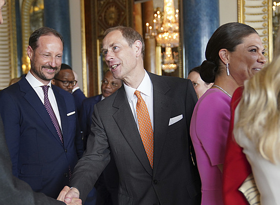 Norský korunní princ Haakon, britský princ Edward a védská korunní princezna...