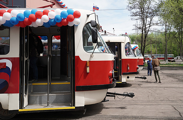 Putin plesá: v rozstříleném Mariupolu zase jezdí staré tramvaje T3