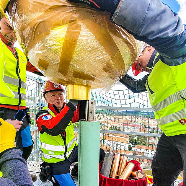 Do věže umístili poselství. Obsahuje jen výcuc bez úspěchů, vyčítá opozice