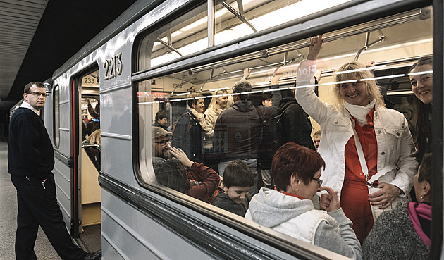 Cestující v Praze čeká výluka metra na části trasy C a tramvají v Praze 5