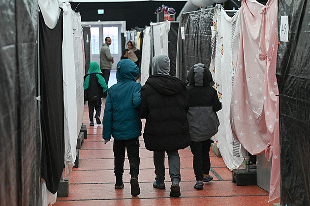 Německá migrační politika kolabuje, žadatelů o azyl skokově přibylo