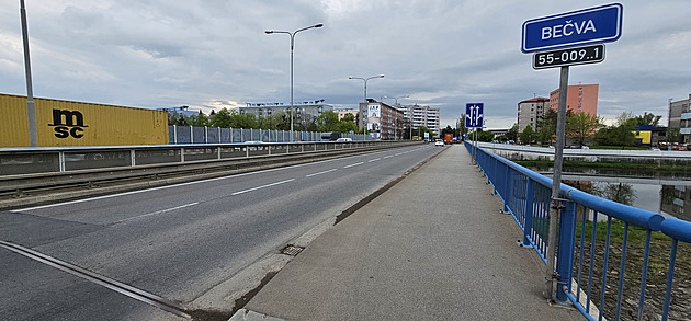 Silničáři se pustili do oprav silnice v Přerově a Olomouci, řidiče to zdrží