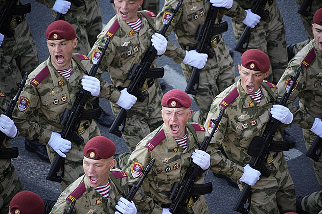 Středoasijští lídři se z přehlídky se vymluvili, pak je ale Putin sám obvolal