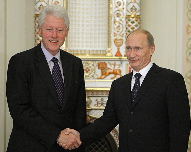 To, že Putin napadne Ukrajinu, jsme tušili už v roce 2011, řekl Clinton