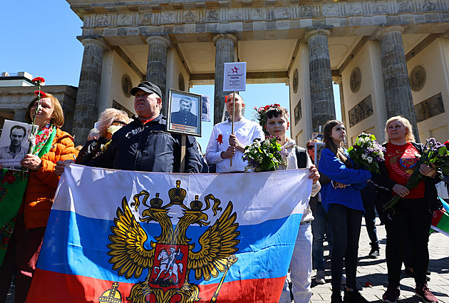 Na oslavy konce války v Berlíně přijeli čeští Noční vlci, měli ruské vlajky