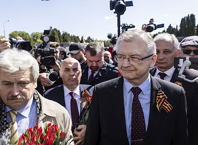 Poláci opět potupili ruského ambasadora, nepustili ho na hřbitov vojáků SSSR