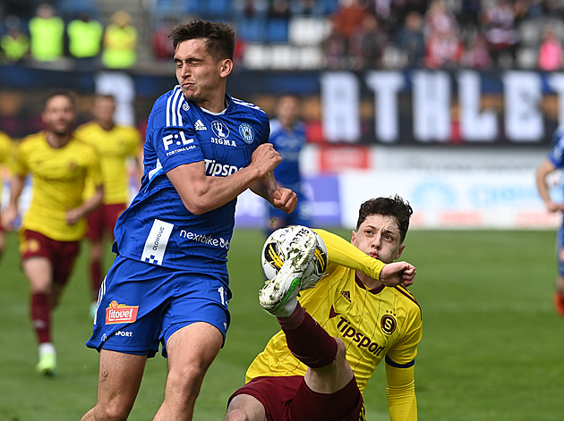 Sudí nechyboval, když nepískl penaltu proti Spartě. Měl však vyloučit hráče Olomouce