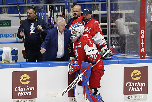 Pošetilost českého týmu. Gólman z NHL přijel, ale sedí a na hru hledí