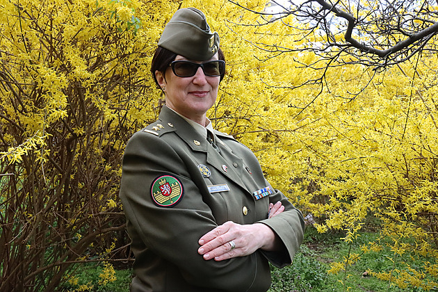 Mirce armáda dala i vzala manžela, ale i po třiceti letech má své sny a plány