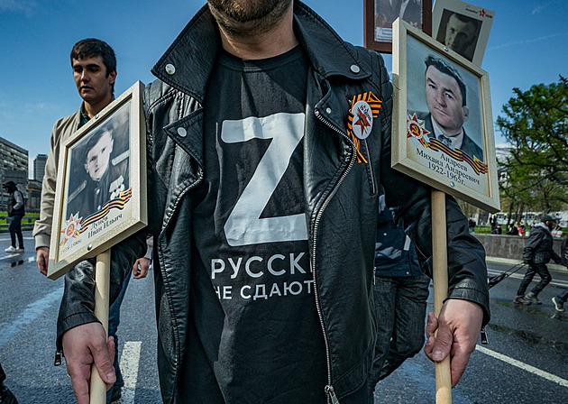 Už vidíme, že zabíjíme civilisty, nejsme v právu. Jak Rusové mění názor na válku