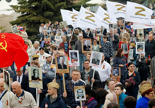 Nevhodné, ohňostroje mohou děsit vojáky. Ruská města ruší oslavy 9. května