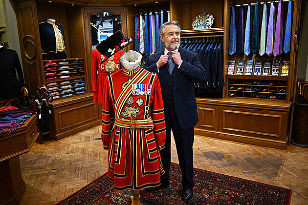 Filmové hvězdy, Churchill a teď Karel III. Královi krejčí ze Savile Row mají žně