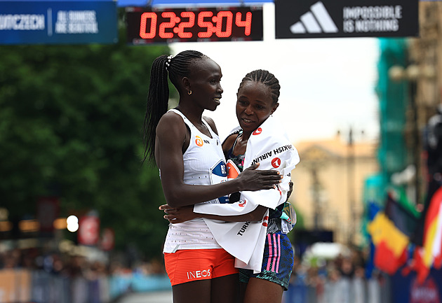 Mutiso překonal rekord Pražského maratonu, tituly mají Pavlišta a Stewartová