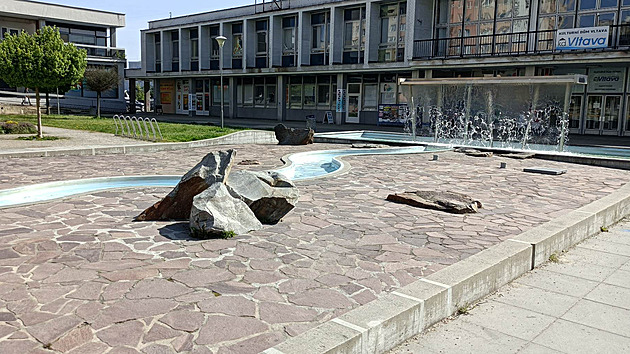 Místo betonu a prachu víc zeleně. Náměstíčko na sídlišti Vltava se promění