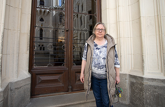 Vzácnou tapetu objevila správkyně ve špinavém balíku, na zámek Hluboká se vrátí