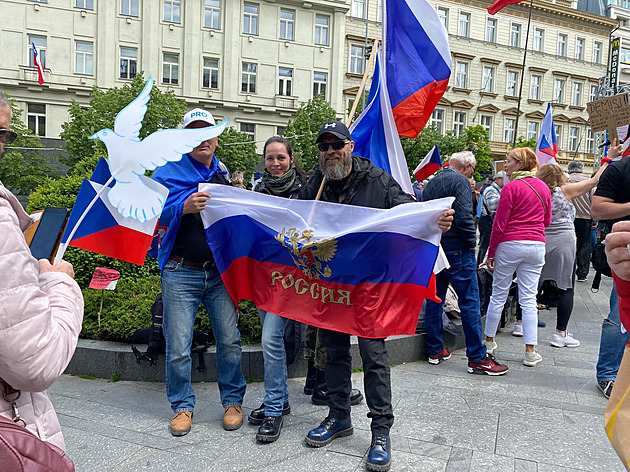 Na scéně opět „vrabelovci“. Proruští demonstranti se měří s proukrajinskými