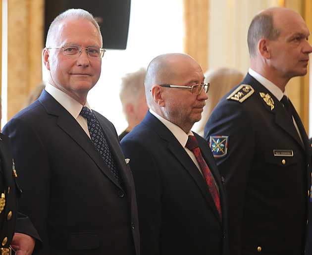 Pavel jmenoval Koudelku generálem. Zeman to blokoval a mluvil o „čučkařích“