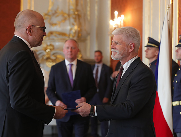 Ministr Bek jedná s prezidentem Pavlem o rozpočtu a změnách ve školství