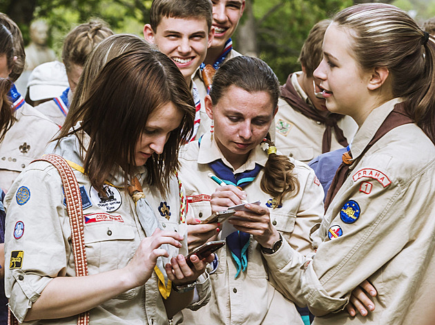 ČNB zřejmě ponechá základní úrokovou sazbu na 7 %. Do Hradce se sjedou skauti z celé republiky