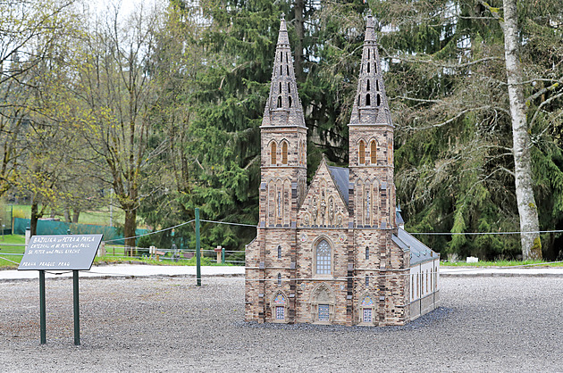 Park miniatur nově zdobí replika baziliky na Vyšehradě, přibude i Český Krumlov
