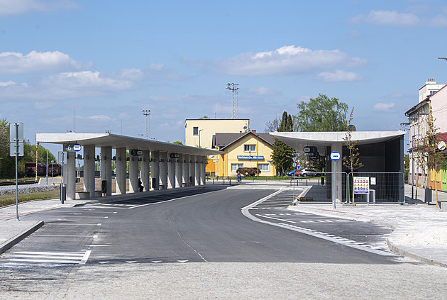 Heřmanův Městec postavil terminál za 120 milionů, teď chce autobusy jinde