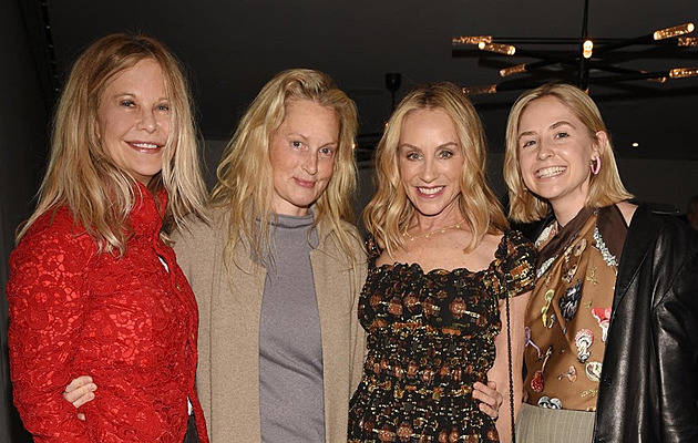 Meg Ryanová po půl roce vyšla na veřejnost, byla k nepoznání