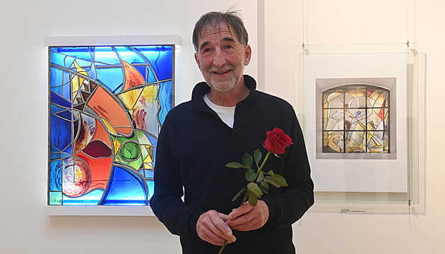 Muzeum v Prostějově láká na vitráže pro secesní skvost i grafiku roku