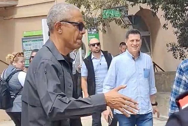 Obamová překvapila na koncertu Bruce Springsteena. Střihla si vokály i tanec