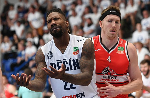 Pardubice pohřbilo šest a půl minuty bez koše, Děčín zvládl i druhé semifinále