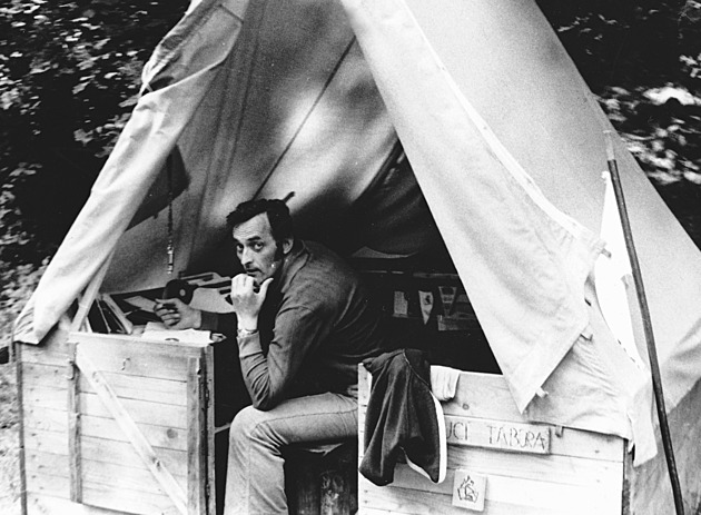Vedoucí Lvíčat Jiří Koblížek alias Akela ve svém stanu na snímku z roku 1978