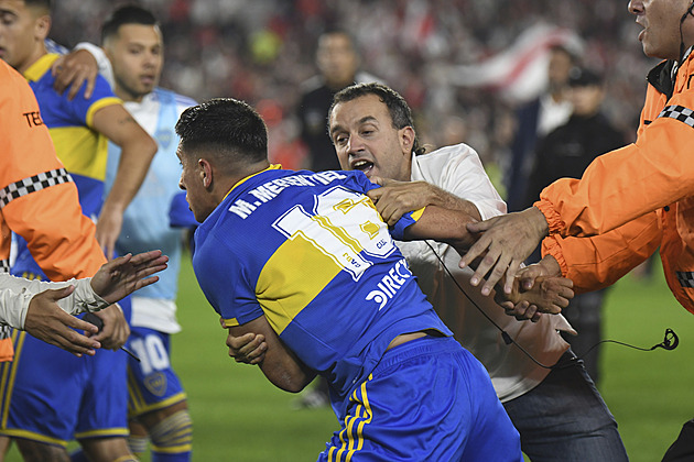 Argentinská divočina: sedm červených v nastavení. Jaké je ve fotbale maximum?