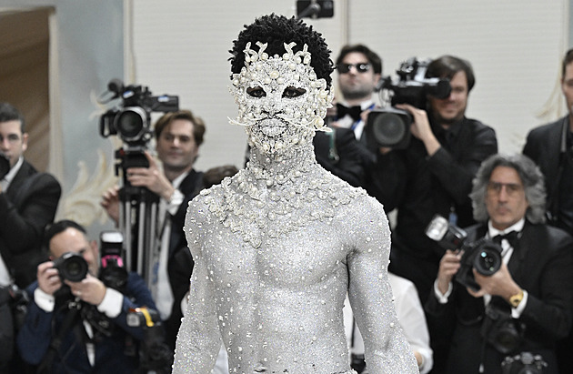 Raper Lil Nas X se procházel po ulicích ve spodním prádle. Skončil v nemocnici