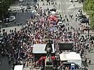 Demonstranti na Václavském námstí na demonstraci s názvem esko na prvním...
