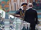 Ruský prezident Vladimir Putin a ministr obrany Sergej ojgu se úastní...