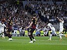 Vinícius Jr. z Realu Madrid (druhý zprava) oslavuje trefu proti Manchesteru...