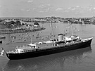 HMY Britannia na ece Brisbane bhem návtvy Austrálie v roce 1963