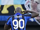 Útoník Romelo Lukaku z Interu Milán slaví s fanouky svoji trefu.