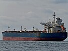 Tanker Crius ve vodách poblí Ceuty peváí ropu z Ruska, aby se produkt dostal...