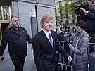 Zp�v�k Ed Sheeran m��� k soudu