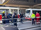 Dopravn� nehoda tramvaje a autobusu MHD na zast�vce Zahradn� m�sto omezila...