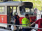 Dopravn� nehoda tramvaje a autobusu MHD na zast�vce Zahradn� m�sto omezila...
