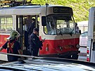Dopravn� nehoda tramvaje a autobusu MHD na zast�vce N�dra�� Zahradn� m�sto...