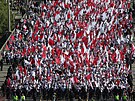 Pochod slvistickch fanouk na Letnou na finle MOL Cupu se Spartou.