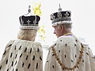 Královna Camilla a král Karel III. na balkonu Buckinghamského paláce v den...