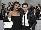 Priyanka Chopra a Nick Jonas na Met Gala (New York, 1. kvtna 2023)