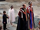 Princ Louis, princezna Charlotte, princ William a princezna Kate na korunovaci...