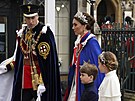 Princ William, princezna Kate, princ Louis a princezna Charlotte na korunovaci...