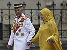 Malajský sultán Abdullah Pahangský a královna cho Tunku na korunovaci...