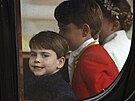 Princ Louis, princ George a princezna Charlotte po korunovaci britského krále...