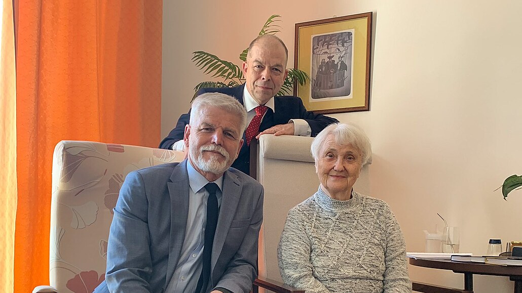 Prezident Petr Pavel, historik Eduard Stehlík a Zdena Ma�ínová (3. kv�tna 2023).